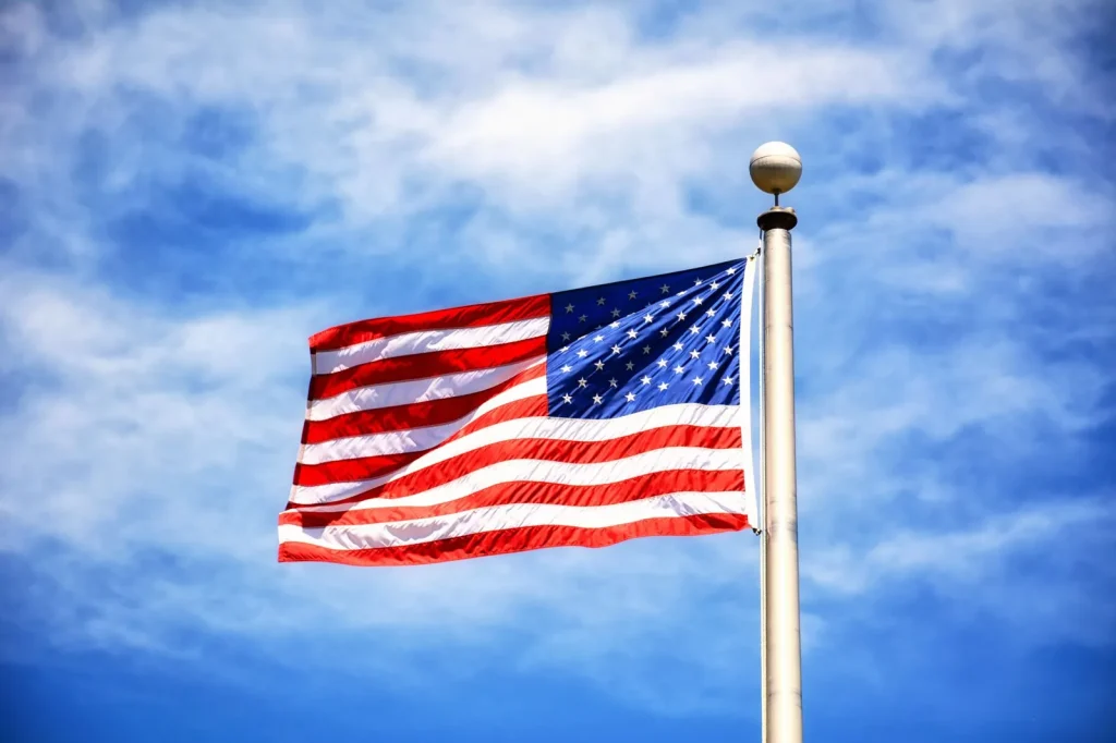 Amerikai állampolgárság (honosítás) magyar nyelvű ügyvéddel 1 Amerikai zászló – amerikai állampolgárság, honosítás